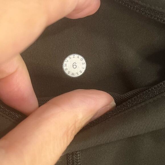 Lululemon Women's Speed Up Tight Leggings Dark Olive Side Pockets 28in sz. 6 - Picture 6 of 6